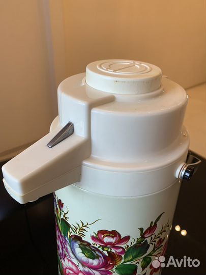 Термос с пневмонасосом