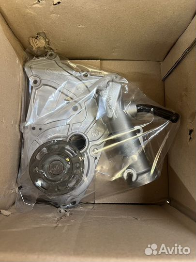 Насос охлождаюшей жидкости 25100-3L100