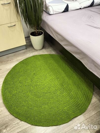Ковер круглый вязанный крючком