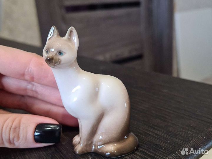 Фарфоровая статуэтка 