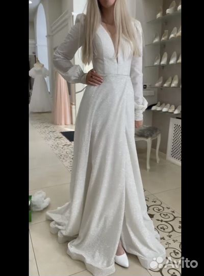 Свадебное платье со шлейфом