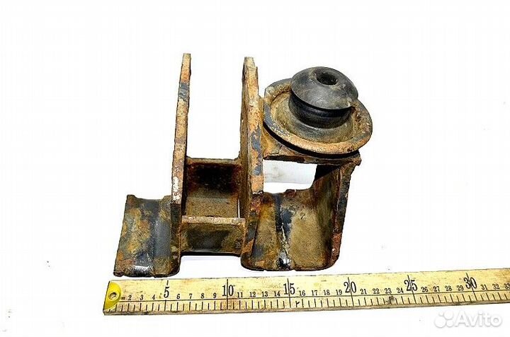 Кронштейн амортизатора переднего моста, нижний лев