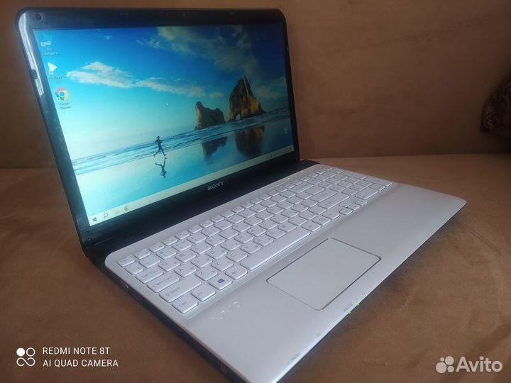 Sony Vaio SVE151D11V (Core i3)