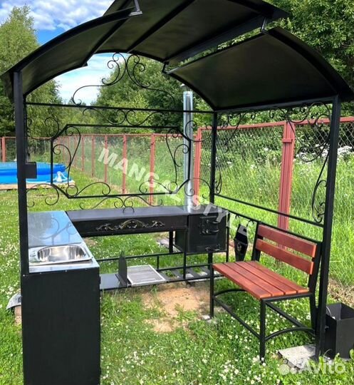 Мангал с крышей