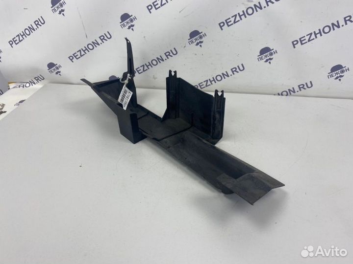 Дефлектор радиатора правый Renault Megane