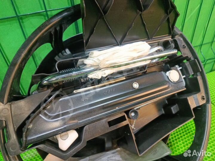 Крепление запасного колеса Mercedes-Benz C W204