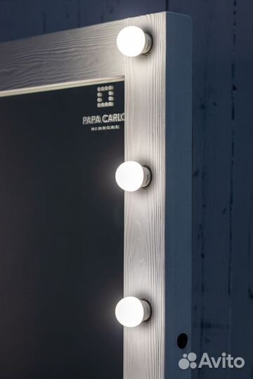 Гримерное зеркало с лампочками