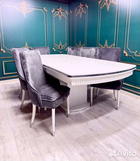 В наличии стол