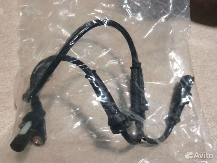 Датчик ABS Duster