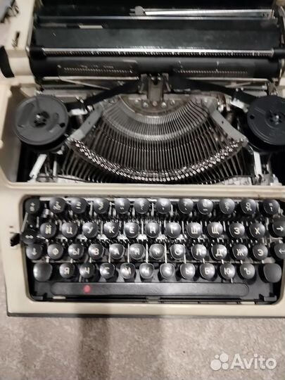 Печатная пишущая машинка