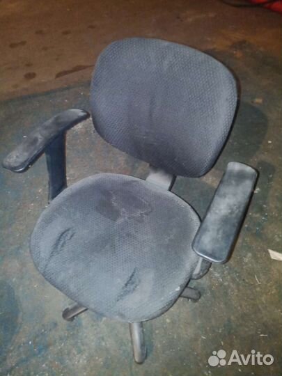 Кресло офисное на колёсиках