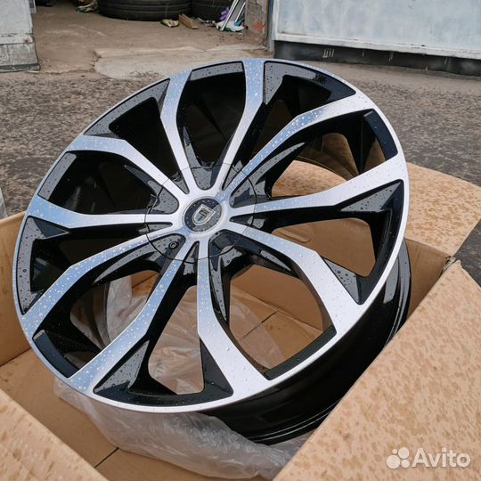 Колеса в сборе оригинал R22 на Cadillac Escalade