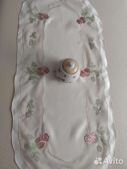 Салфетка красивая, с вышивкой