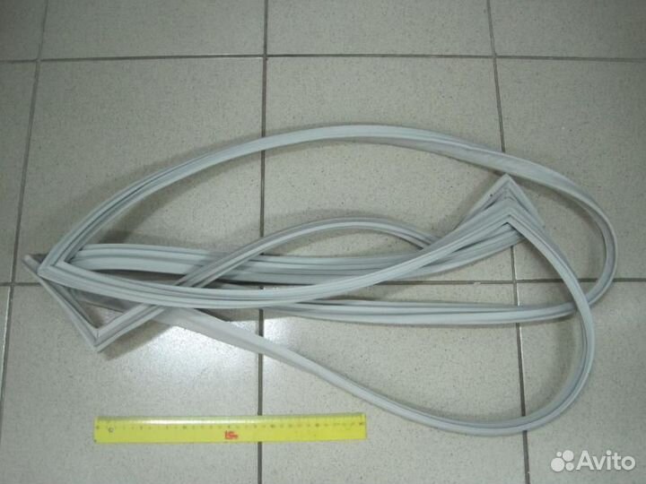 Дверной блок, панели шип-паз, петли двери, ручка