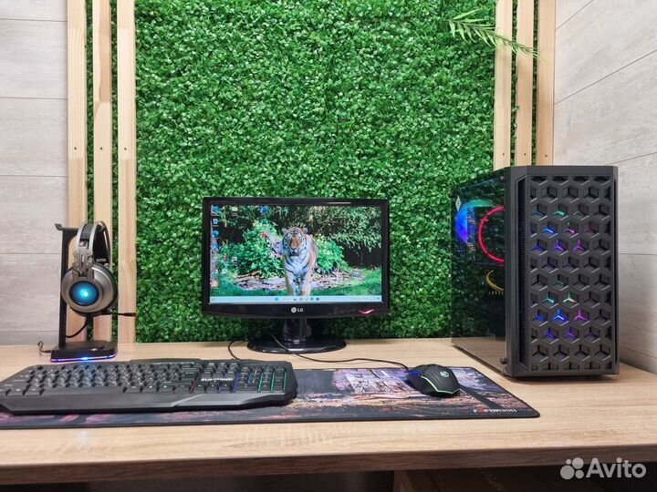 Отличный Монитор 18.5