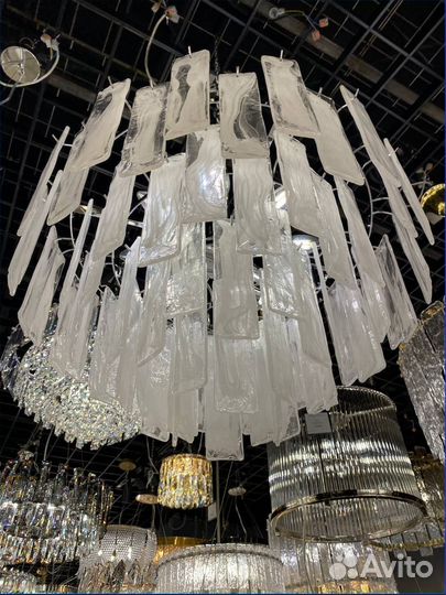 Уникальная люстра из дизайнерского стакла