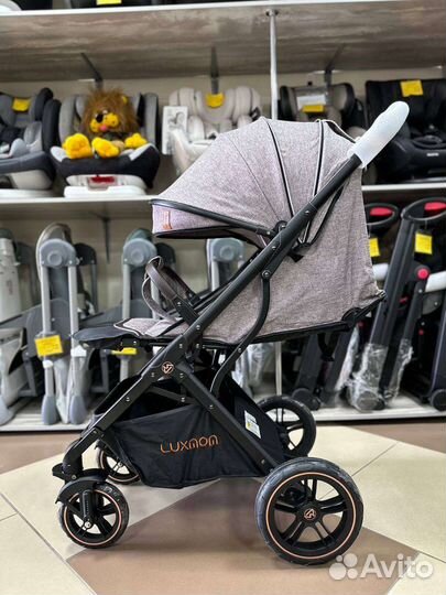 Новая коляска на резиновых колесах