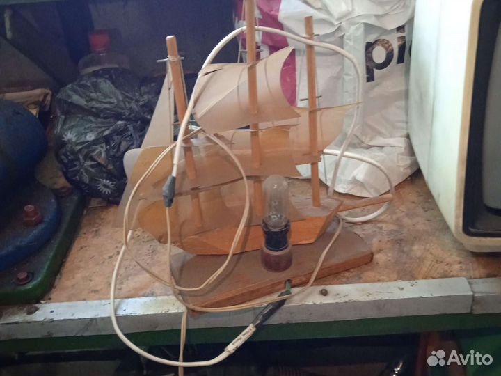 Светильник, книжки