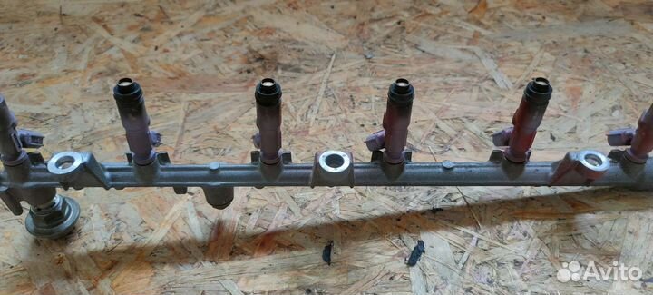 Топливная рампа с форсунками