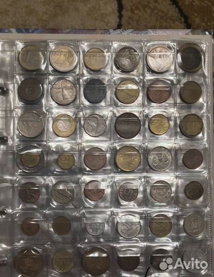 Коллекция монет и купюр