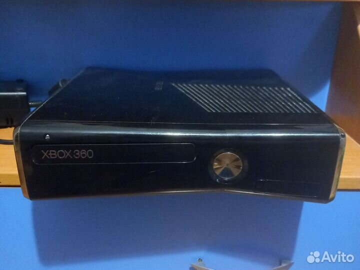 Продаю xbox 360 прошитый с дисками