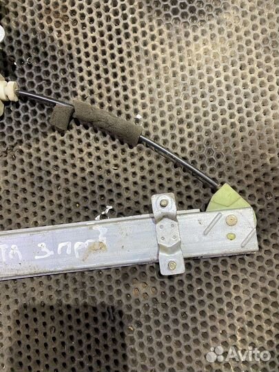 Стеклоподъёмник задний правый Hyundai Sonata EF 4