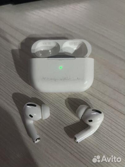 Беспроводные наушники apple airpods
