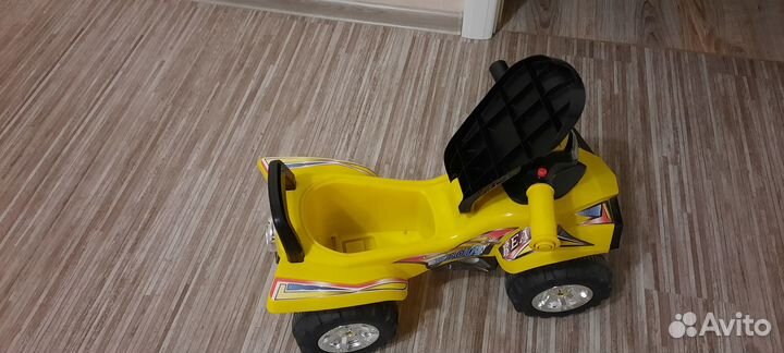 Детская машинка-каталка