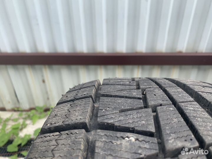 Bridgestone Blizzak Revo GZ 225/55 R17 97S