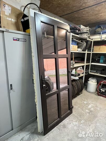 Дверь входная алюминиевая б/у