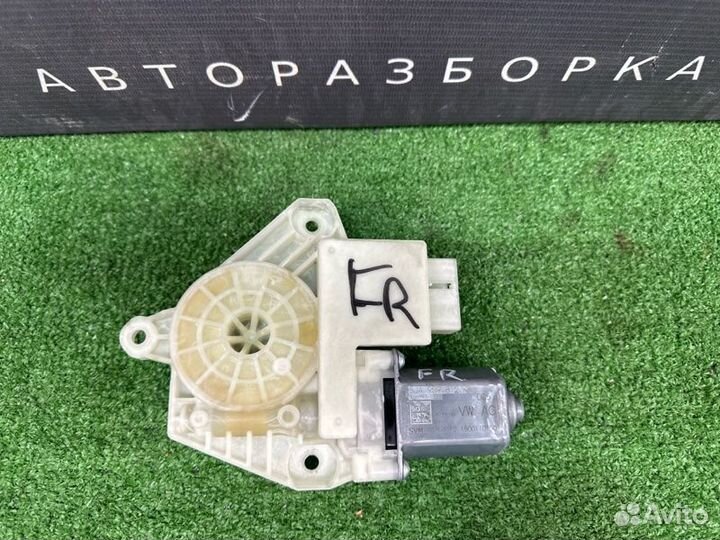 Моторчик стеклоподъёмника передний правый Skoda