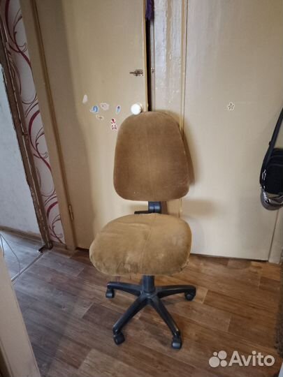Компьютерное кресло,газлифт,крестовина
