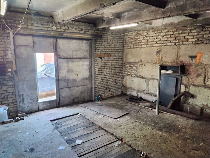 Гараж, > 30 м²