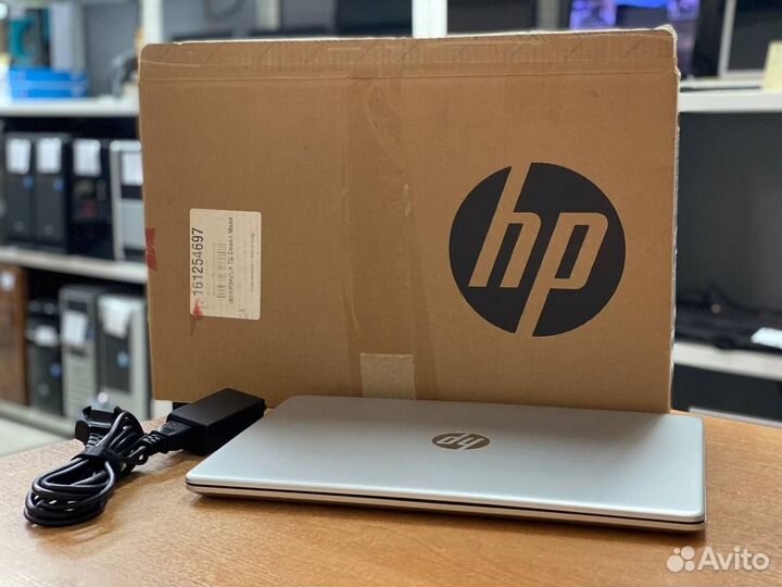 HP Laptop 15s Ryzen 7 5700U/16Gb/SSD 512Gb