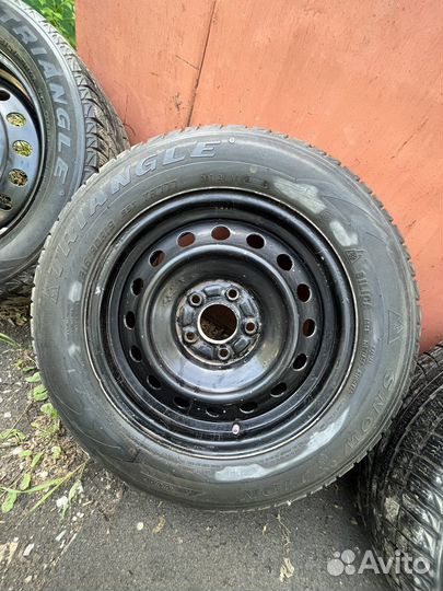 Triangle Snow-LL01 215/60 R16