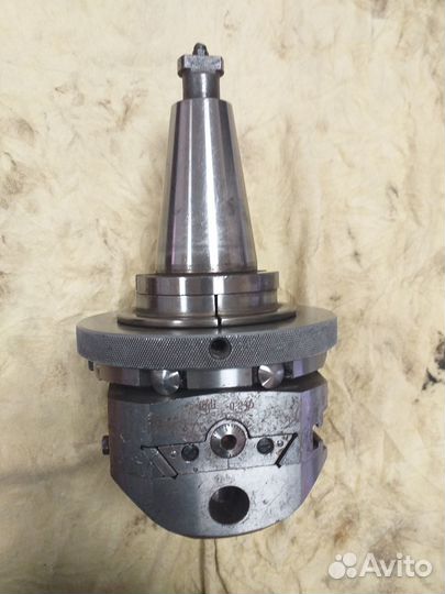 Расточная головка с подачей