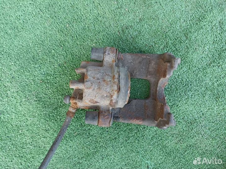 Тормозной суппорт передний левый Ford Focus 1