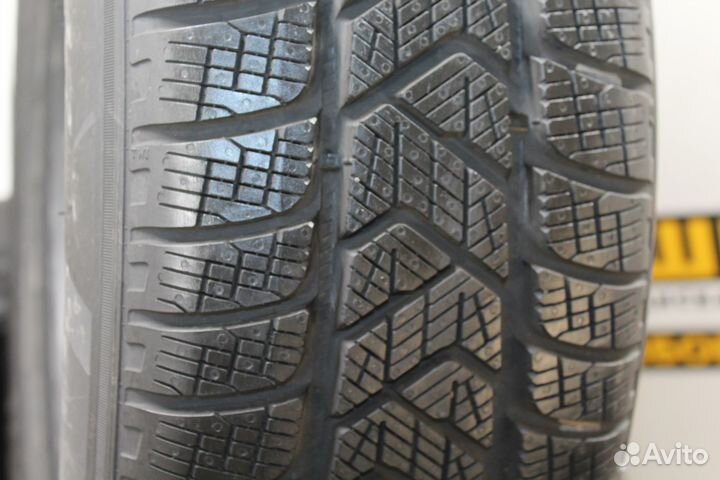 Pirelli Scorpion Winter 215/65 R17 99H