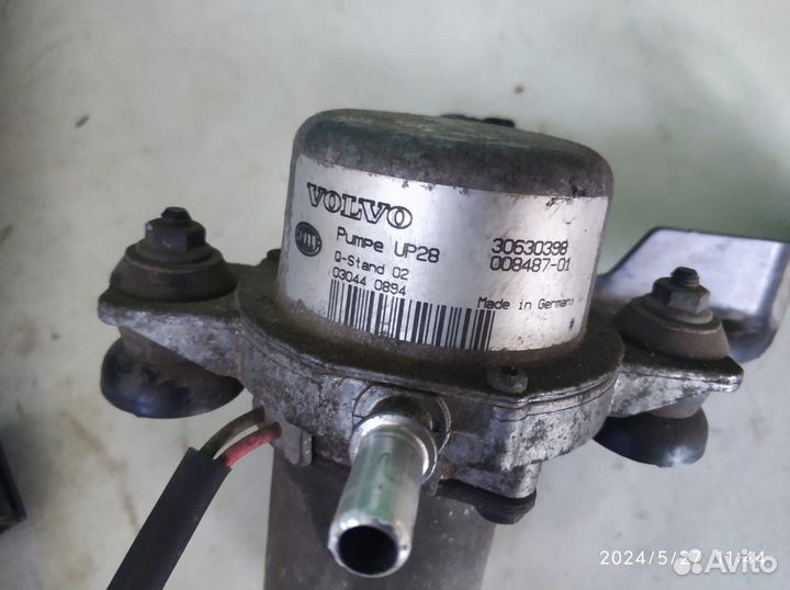 Насос вакуумного усилителя тормозов Volvo XC90 S60