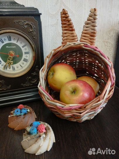 Ушастая корзина ручной работы из бумажной лозы