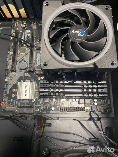 Материнская плата с процессором и памятью