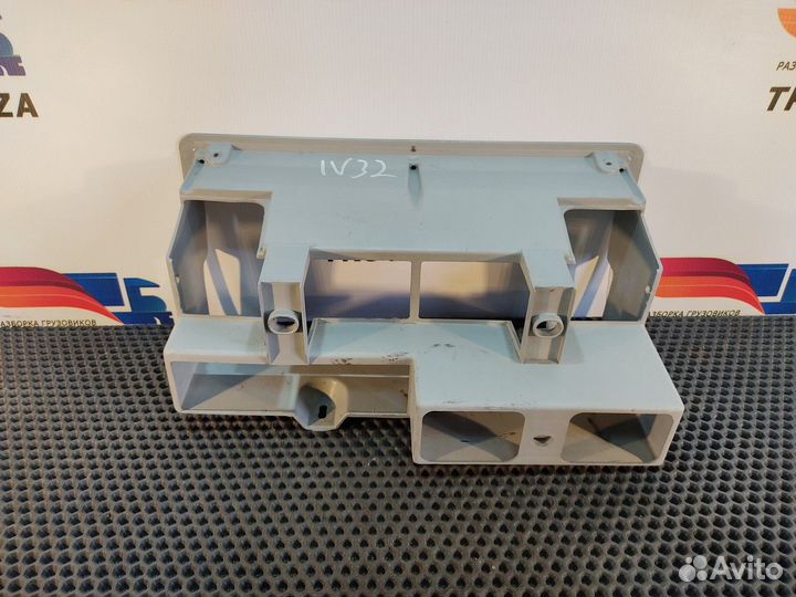 Корпус консоли салона левый Iveco Stralis