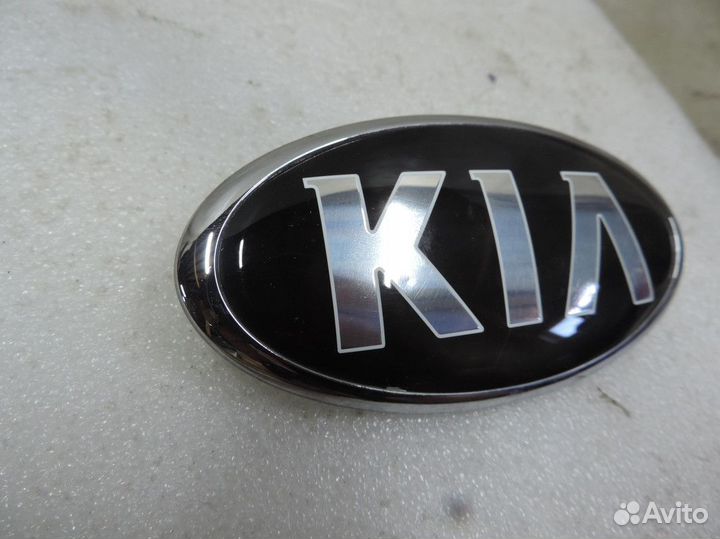 Эмблема переднего бампера Kia Sportage 2016