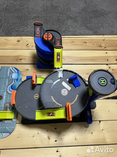 Большой гараж ELC, трек, парковка