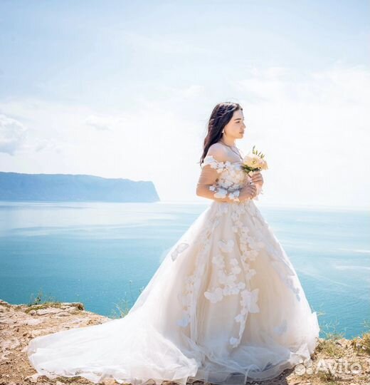 Свадебное платье со шлейфом