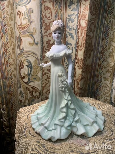 Статуэтка костяной фарфор Coalport