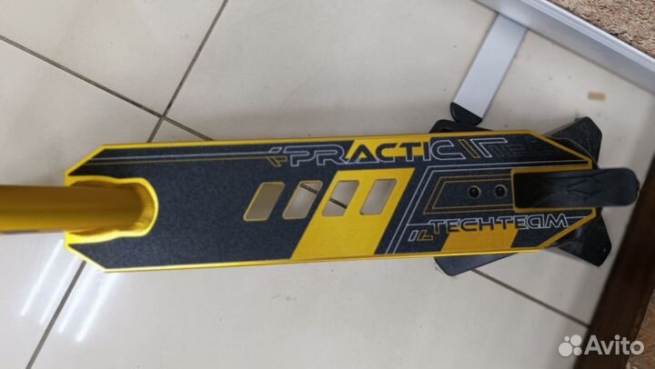 Трюковой самокат tech team