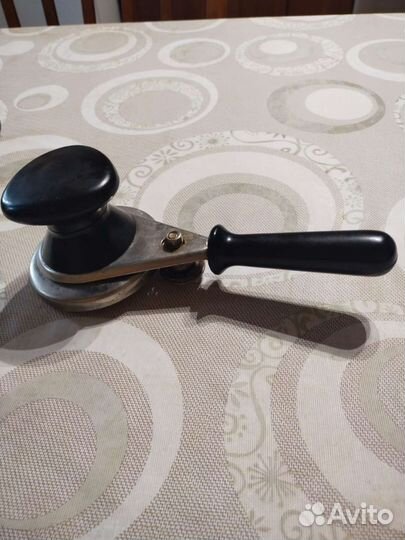 Закаточная машинка для стеклянных банок