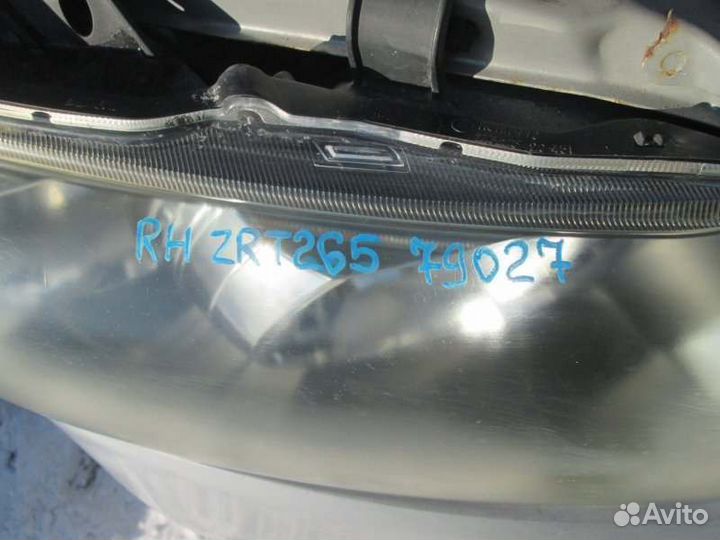 Фара правая Toyota Allion ZRT265 2ZR-FAE 2012/03