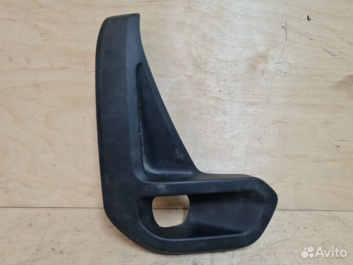 Накладка правой птф Toyota Hilux 8